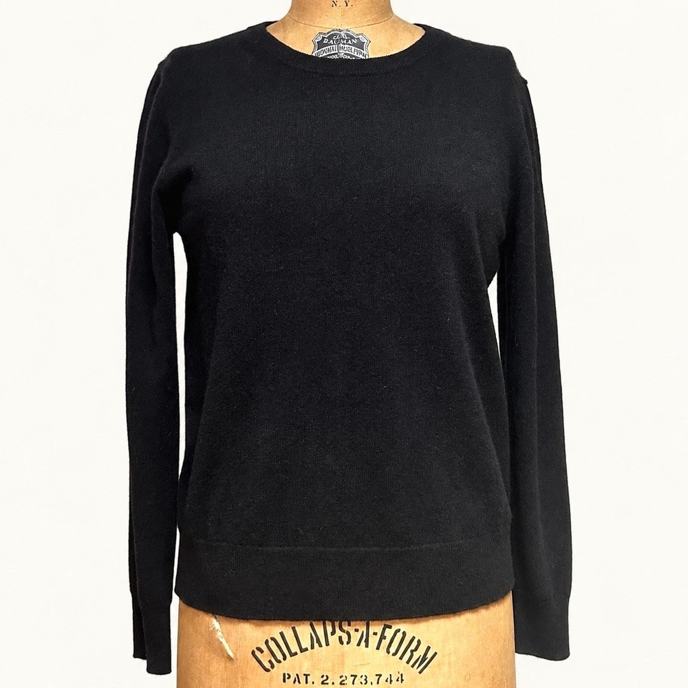Quince 100% Mongolian Cashmere Crewneck Sweater Womens M Black Quiet Luxury